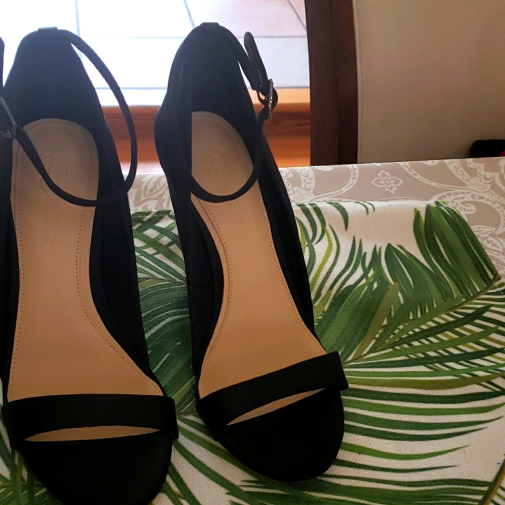 Imagine VinceCamuto 7 1/2 M I M Lessli
